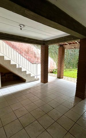 Casa à venda com 300m², 3 quartos e 2 vagas Casa à venda com 300m², 3 quartos e 2 vagasÁrea de Serviço e Churrasqueira