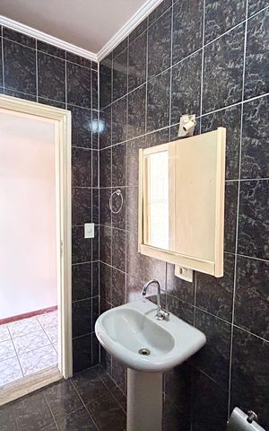 Casa à venda com 300m², 3 quartos e 2 vagas Casa à venda com 300m², 3 quartos e 2 vagasBanheiro 2
