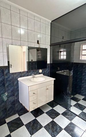 Casa à venda com 300m², 3 quartos e 2 vagas Casa à venda com 300m², 3 quartos e 2 vagasBanheiro da Suíte