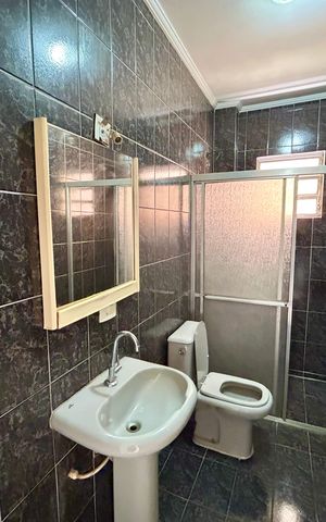 Casa à venda com 300m², 3 quartos e 2 vagas Casa à venda com 300m², 3 quartos e 2 vagasBanheiro 2