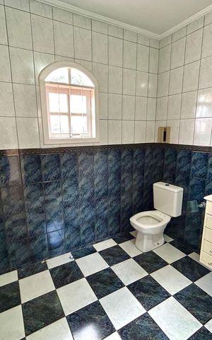 Casa à venda com 300m², 3 quartos e 2 vagas Casa à venda com 300m², 3 quartos e 2 vagasBanheiro da Suíte