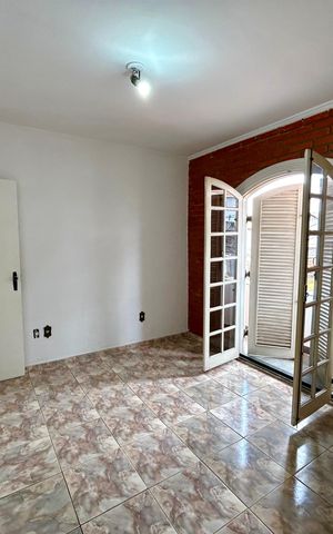 Casa à venda com 300m², 3 quartos e 2 vagas Casa à venda com 300m², 3 quartos e 2 vagasQuarto Suíte