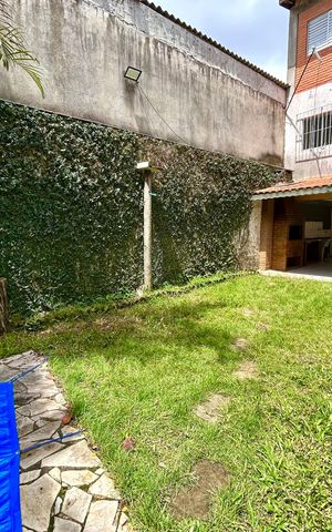 Casa à venda com 300m², 3 quartos e 2 vagas Casa à venda com 300m², 3 quartos e 2 vagasQuintal