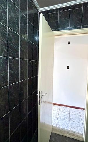Casa à venda com 300m², 3 quartos e 2 vagas Casa à venda com 300m², 3 quartos e 2 vagasBanheiro 2