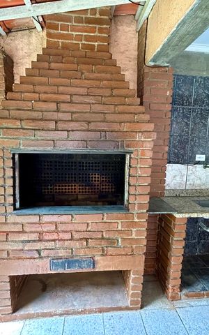 Casa à venda com 300m², 3 quartos e 2 vagas Casa à venda com 300m², 3 quartos e 2 vagasÁrea de Serviço e Churrasqueira