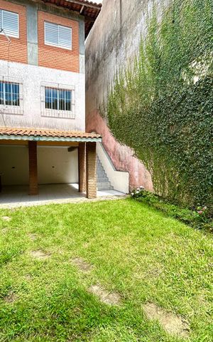 Casa à venda com 300m², 3 quartos e 2 vagas Casa à venda com 300m², 3 quartos e 2 vagasQuintal