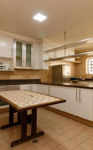 Casa para alugar com 400m², 5 quartos e 3 vagas Casa para alugar com 400m², 5 quartos e 3 vagasCozinha