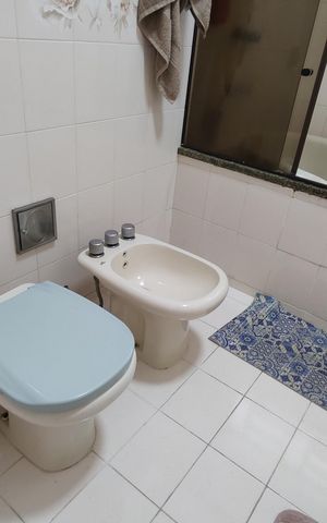 Casa à venda com 742m², 3 quartos e NaN vagas Casa à venda com 742m², 3 quartos e NaN vagasBanheiro da Suíte 1