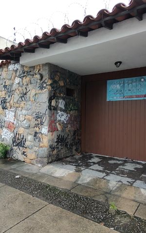 Casa à venda com 742m², 3 quartos e NaN vagas Casa à venda com 742m², 3 quartos e NaN vagasFachada
