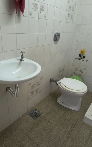 Casa à venda com 742m², 3 quartos e NaN vagas Casa à venda com 742m², 3 quartos e NaN vagasÁrea comum - Banheiro 2