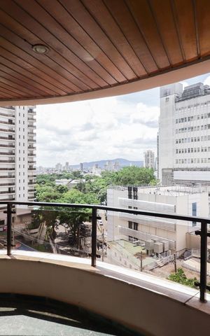 Apartamento à venda com 200m², 4 quartos e 3 vagas Apartamento à venda com 200m², 4 quartos e 3 vagasVaranda da Sala