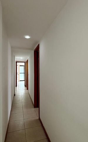 Apartamento à venda com 111m², 3 quartos e 2 vagas Apartamento à venda com 111m², 3 quartos e 2 vagasSala - corredor de acesso