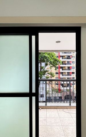 Apartamento à venda com 111m², 3 quartos e 2 vagas Apartamento à venda com 111m², 3 quartos e 2 vagasQuarto 3 - varanda