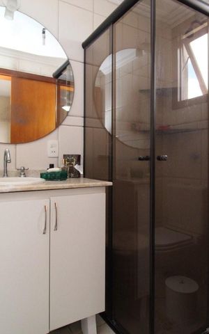 Casa à venda com 160m², 3 quartos e 2 vagas Casa à venda com 160m², 3 quartos e 2 vagasBanheiro social 1