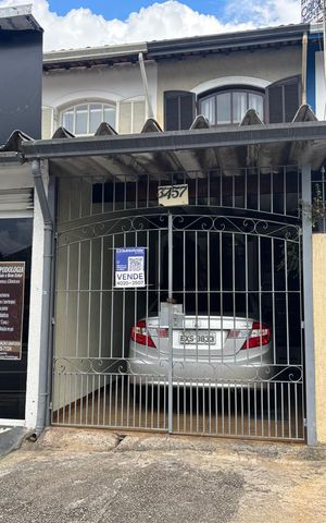 Casa à venda com 98m², 2 quartos e 1 vaga Casa à venda com 98m², 2 quartos e 1 vagaFachada