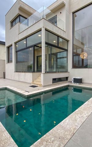 Casa de condomínio à venda com 450m², 4 quartos e 4 vagas