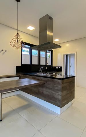 Casa de condomínio à venda com 450m², 4 quartos e 4 vagas