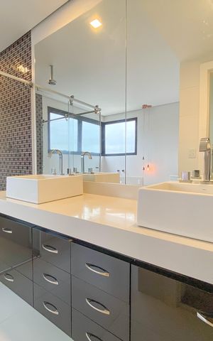 Casa de condomínio à venda com 450m², 4 quartos e 4 vagas