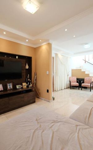 Casa à venda com 190m², 3 quartos e 2 vagasSala