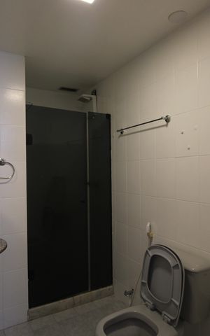 Apartamento à venda com 254m², 4 quartos e 2 vagasBanheiro da suíte