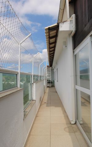 Apartamento à venda com 254m², 4 quartos e 2 vagasCorredor externo 