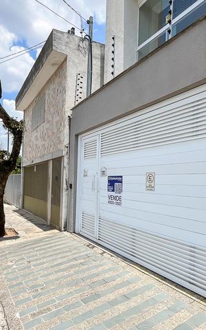 Casa à venda com 284m², 3 quartos e 3 vagasFachada + plaquinha