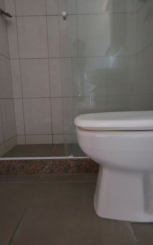Casa de condomínio para alugar com 140m², 3 quartos e sem vagaBanheiro da Suíte