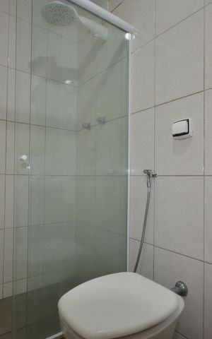 Casa de condomínio para alugar com 140m², 3 quartos e sem vagaBanheiro da Suíte