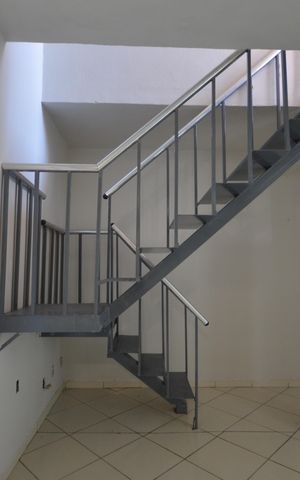Casa de condomínio para alugar com 140m², 3 quartos e sem vagaSala