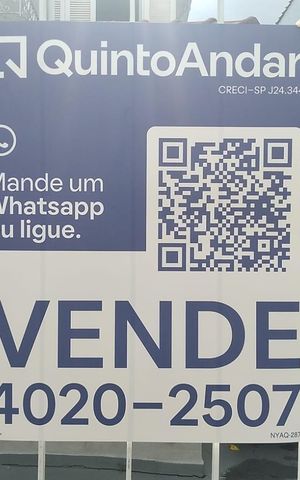 Casa à venda com 170m², 2 quartos e 4 vagas Casa à venda com 170m², 2 quartos e 4 vagasFachada