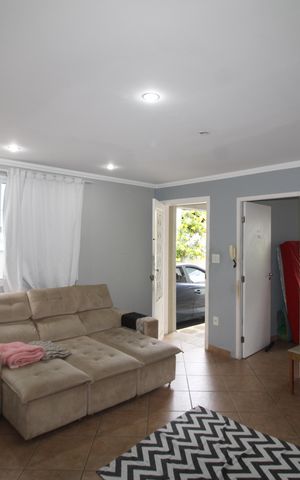Casa à venda com 170m², 2 quartos e 4 vagasSala