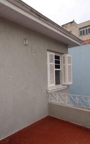 Casa à venda com 170m², 2 quartos e 4 vagasQuarto 2 - Varanda