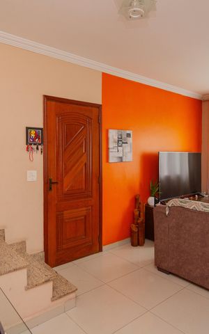 Casa à venda com 136m², 3 quartos e 2 vagasSala
