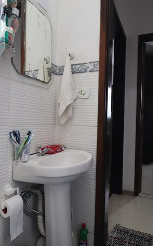 Casa à venda com 60m², 2 quartos e 2 vagasBanheiro 1