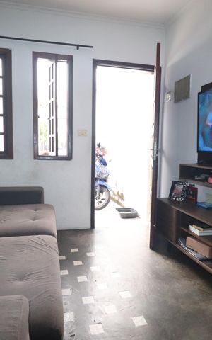 Casa à venda com 60m², 2 quartos e 2 vagasSala