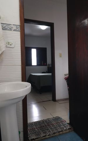 Casa à venda com 60m², 2 quartos e 2 vagasBanheiro 1