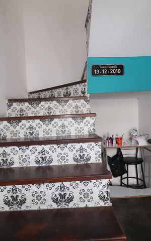 Casa à venda com 60m², 2 quartos e 2 vagasEscada