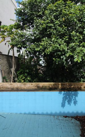 Casa à venda com 316m², 4 quartos e 3 vagas Casa à venda com 316m², 4 quartos e 3 vagasQuintal/Piscina/Jardim