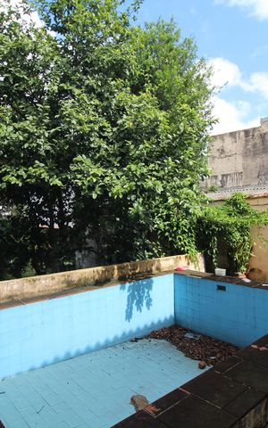 Casa à venda com 316m², 4 quartos e 3 vagas Casa à venda com 316m², 4 quartos e 3 vagasQuintal/Piscina/Jardim