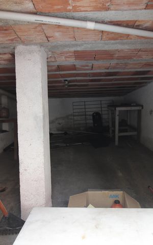 Casa à venda com 316m², 4 quartos e 3 vagas Casa à venda com 316m², 4 quartos e 3 vagasÁrea de Serviço