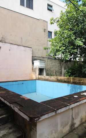 Casa à venda com 316m², 4 quartos e 3 vagas Casa à venda com 316m², 4 quartos e 3 vagasQuintal/Piscina/Jardim