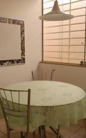 Casa à venda com 218m², 2 quartos e 2 vagas