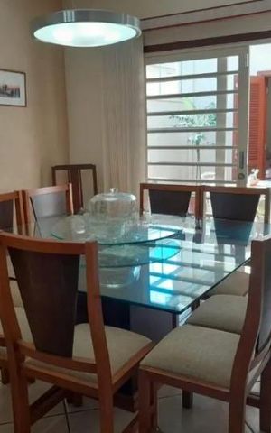 Casa à venda com 218m², 2 quartos e 2 vagas