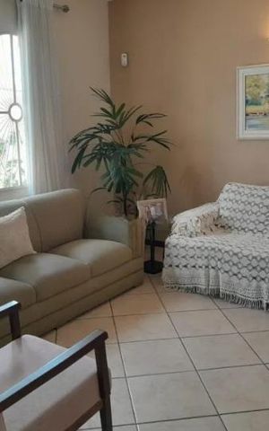 Casa à venda com 218m², 2 quartos e 2 vagas