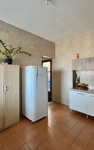 Casa à venda com 180m², 4 quartos e sem vaga Casa à venda com 180m², 4 quartos e sem vagaCozinha