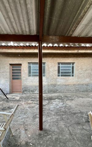 Casa à venda com 180m², 4 quartos e sem vaga Casa à venda com 180m², 4 quartos e sem vagaCasa dos fundos