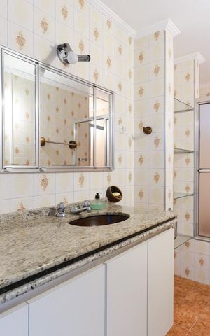 Casa à venda com 198m², 2 quartos e 4 vagasBanheiro