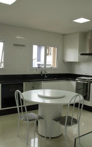 Casa à venda com 220m², 3 quartos e 5 vagasCozinha 