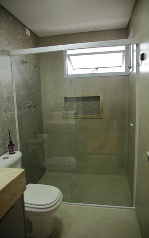 Casa à venda com 220m², 3 quartos e 5 vagasSuíte 1 - Banheiro