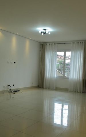Casa à venda com 220m², 3 quartos e 5 vagasSala